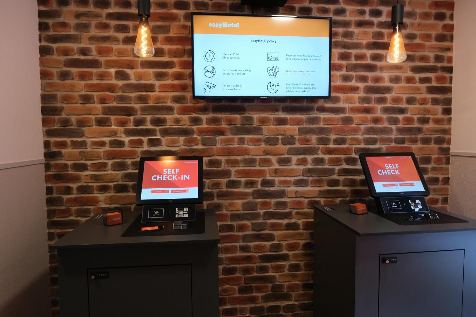 Easyhotel Zuerich Main Station ภายนอก รูปภาพ