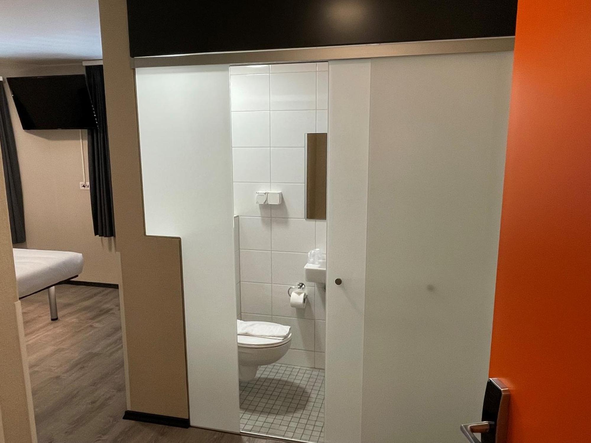 Easyhotel Zuerich Main Station ภายนอก รูปภาพ